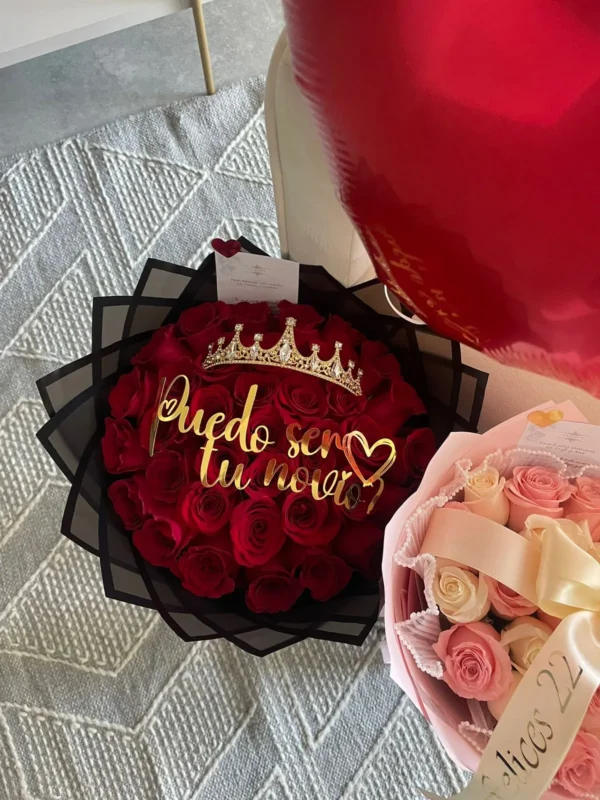 Ramo 35 rosas con corona - Imagen 3