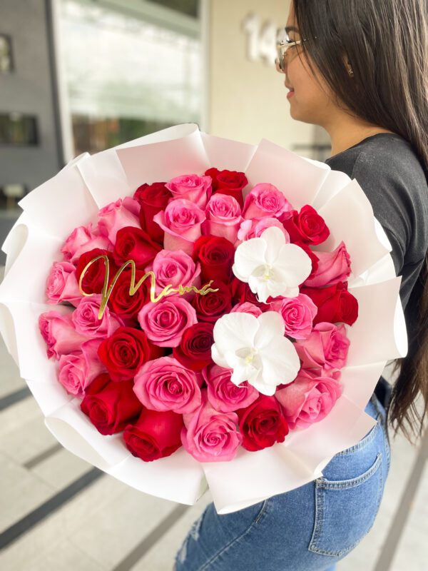 Ramo de Rosas + Orquídea