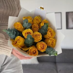 Ramo 12 rosas + follage