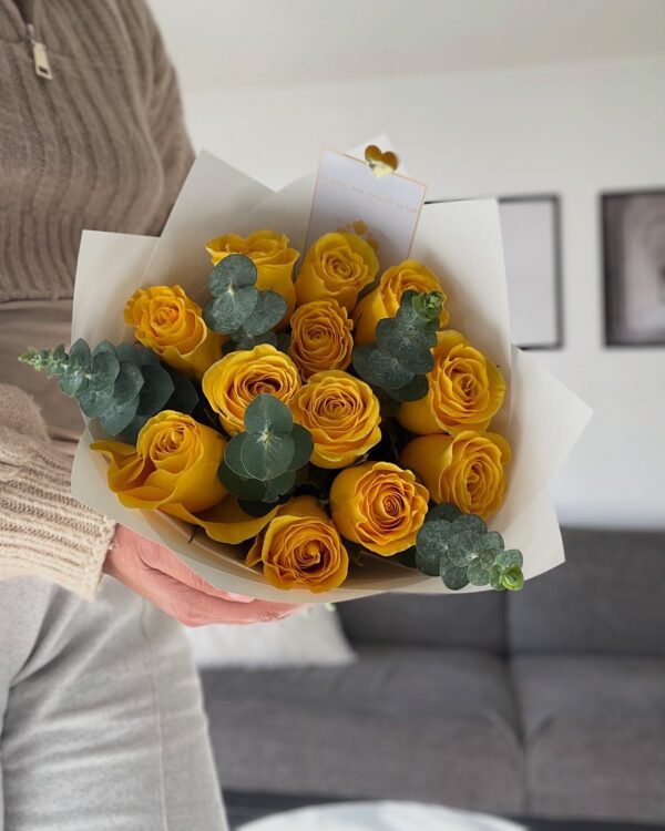 Ramo 12 rosas + follage
